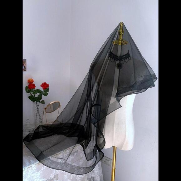 Unconventional Gothic Black Bridal Veils Soft Tulle Fingertip Wedding Veil - Picture 2 of 4